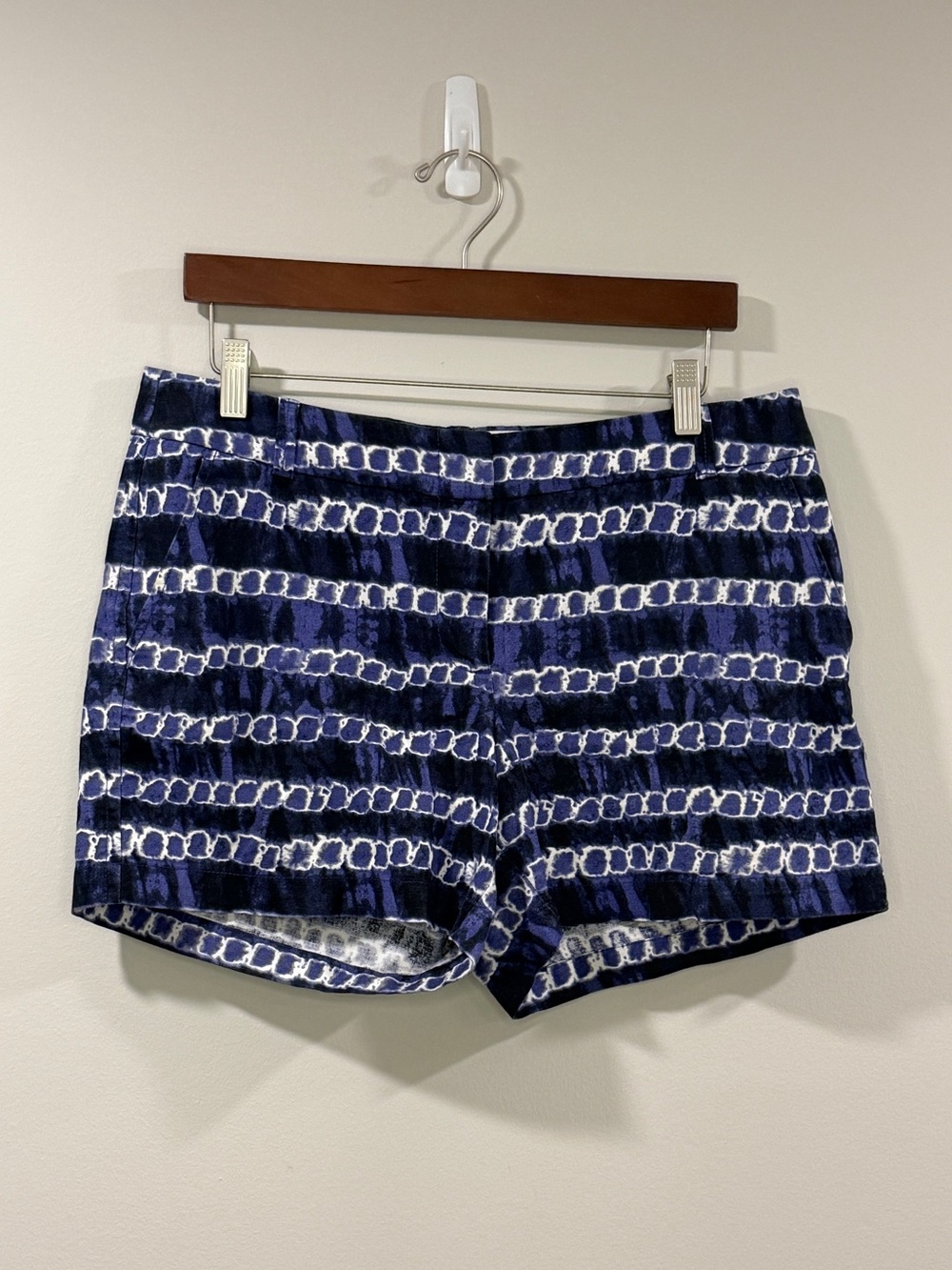 J. Crew Women’s Navy and White Chain-Print Chino Shorts Size 10